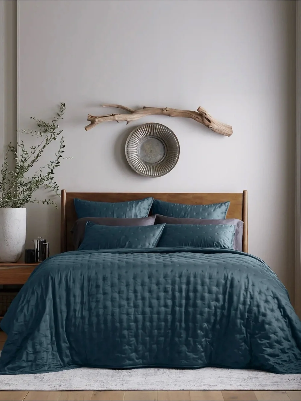 NWOT Luxury Ocean Bamboo Dream Quilt - Retail $184
